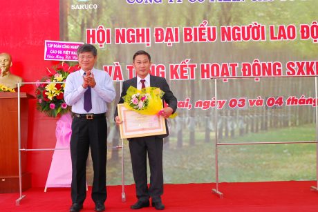 Cao su Sa Thầy: Lương bình quân trên 7,2 triệu đồng/người/tháng